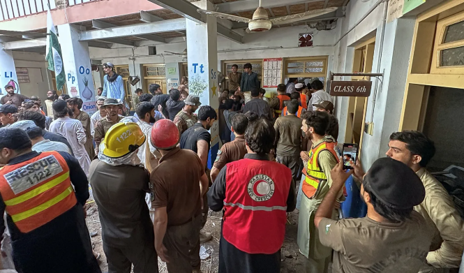 பள்ளிக் கட்டிடம் இடிந்து விழுந்து விபத்து -  28 குழந்தைகள் உயிரிழப்பு