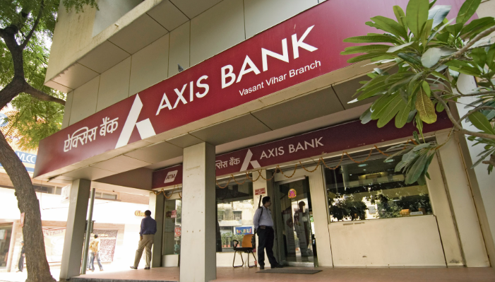 Axis Bank Q2 net profit jumps 39 pc to Rs 7,704 cr