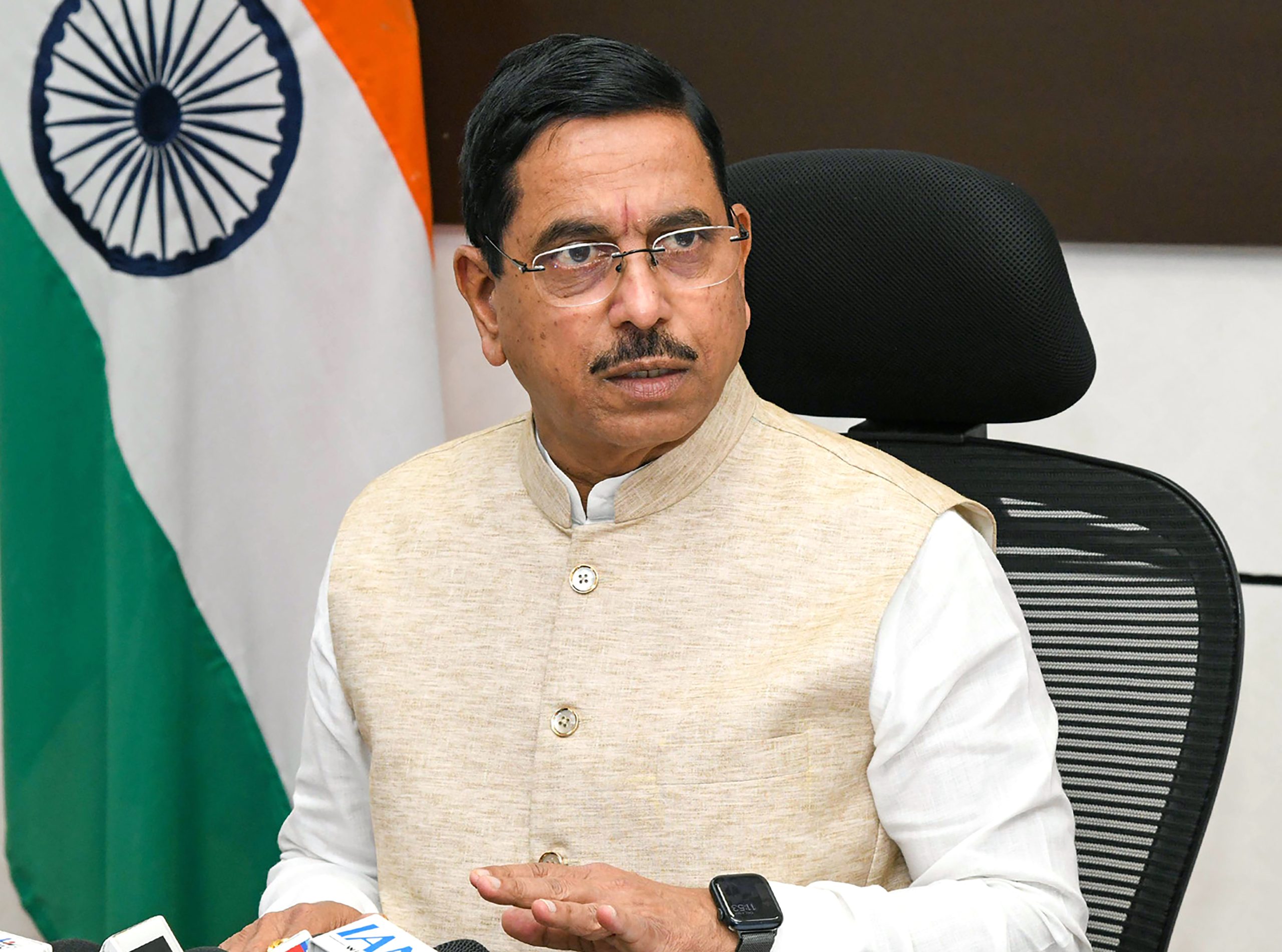 வங்கதேசம், நேபாளம்போல இந்தியாவில் நடக்காது: பிரஹலாத் ஜோஷி