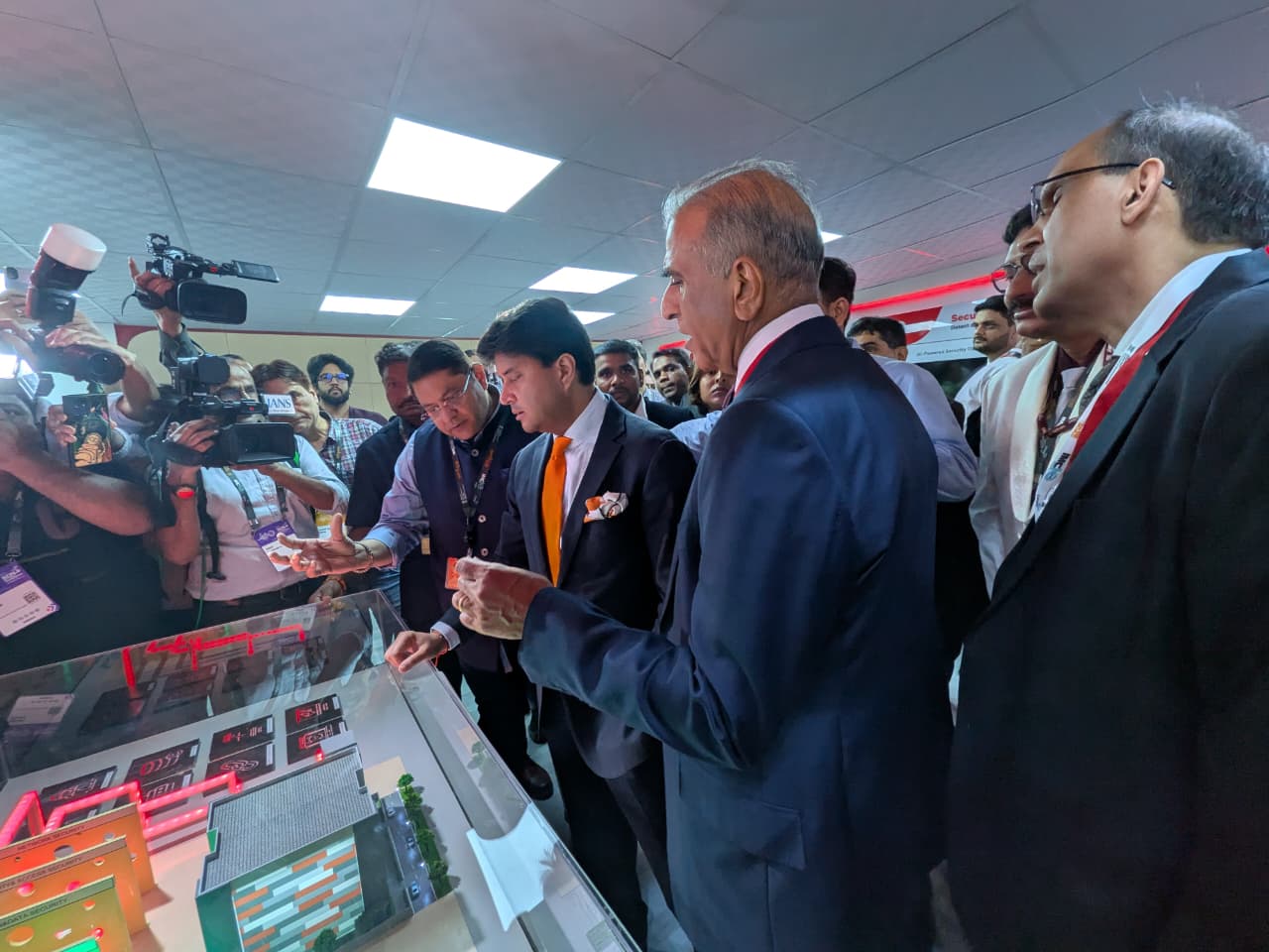 5 அடுக்கு பாதுகாப்புடன் 24 மணி நேர கண்காணிப்பு : சுனில் பார்தி மிட்டல்