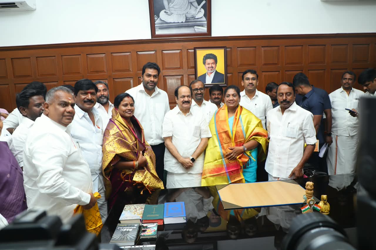 இடைத்தேர்தலில் வென்றவர்கள் எம்எல்ஏக்களாக பதவியேற்பு