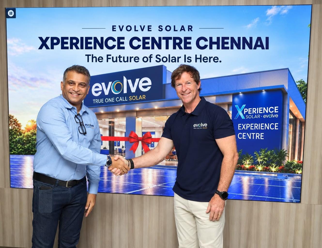 எவால்வ் சோலார் எக்ஸ்பீரியன்ஸ் சென்டர்: ஜான்டி ரோட்ஸ் திறந்து வைப்பு