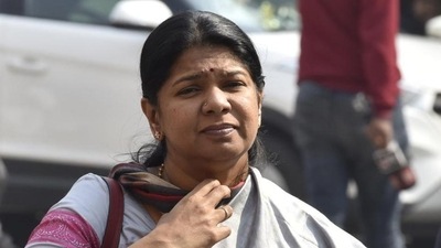 MP Kanimozhi inspects flyover project