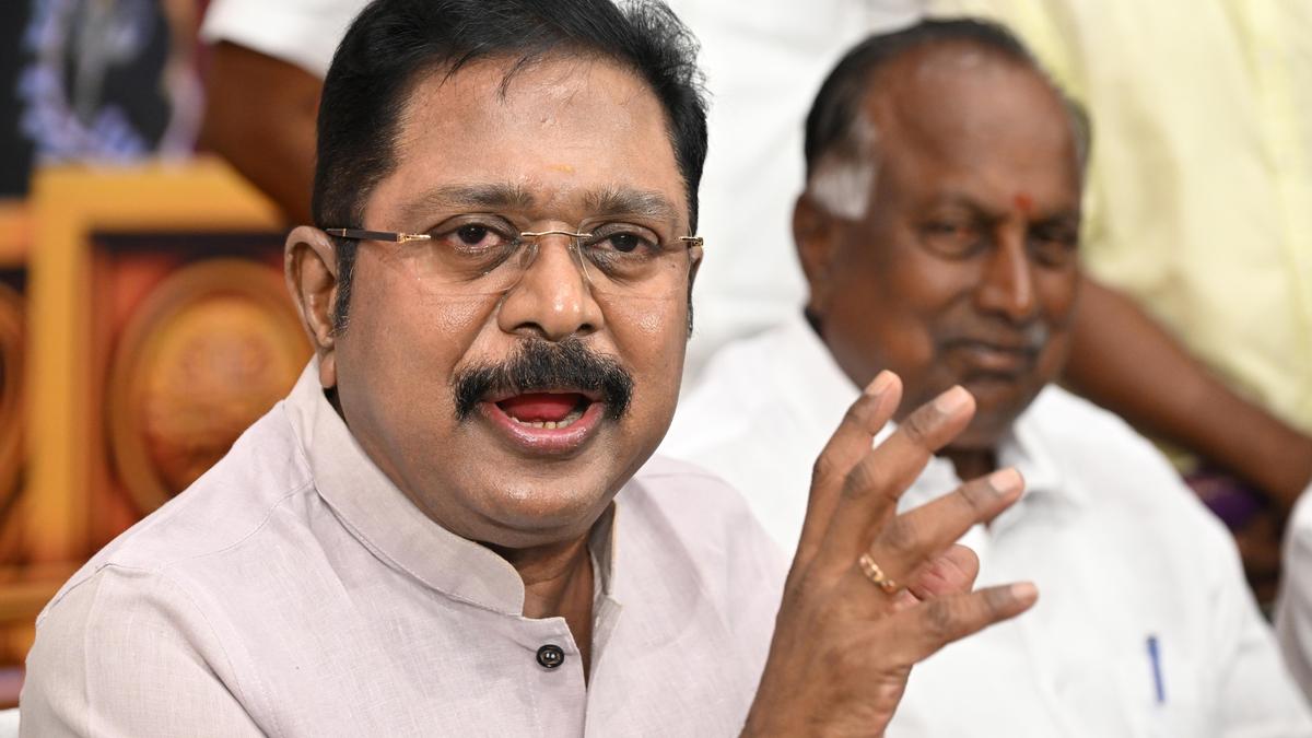 குரூப் 4 தேர்வு அறிவிப்பை திருத்தி வெளியிட வேண்டும்: டிடிவி தினகரன்