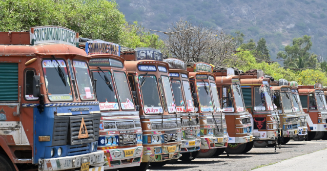 அக்.27-ம் தேதி உண்ணாவிரத போராட்டம்: லாரி உரிமையாளர்கள் சங்கம் அறிவிப்பு