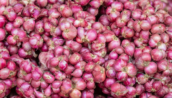 1.87 டன் சின்னவெங்காயம் ஏலம்