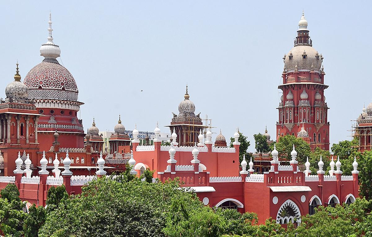 HC asks for police to take action against hookah services