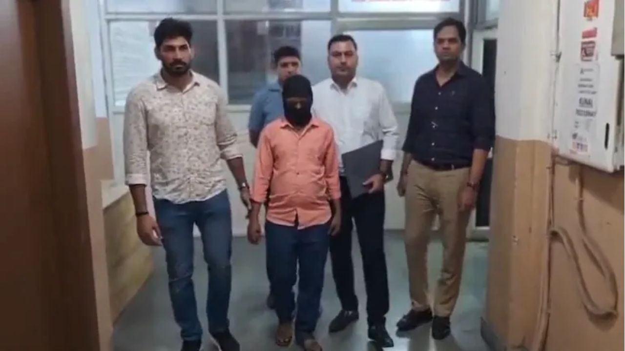 ஆசிரமத்தில் நடந்த இரட்டைக் கொலை.. 32 ஆண்டுகளுக்குப் பின் பிடிபட்ட கொலையாளி!