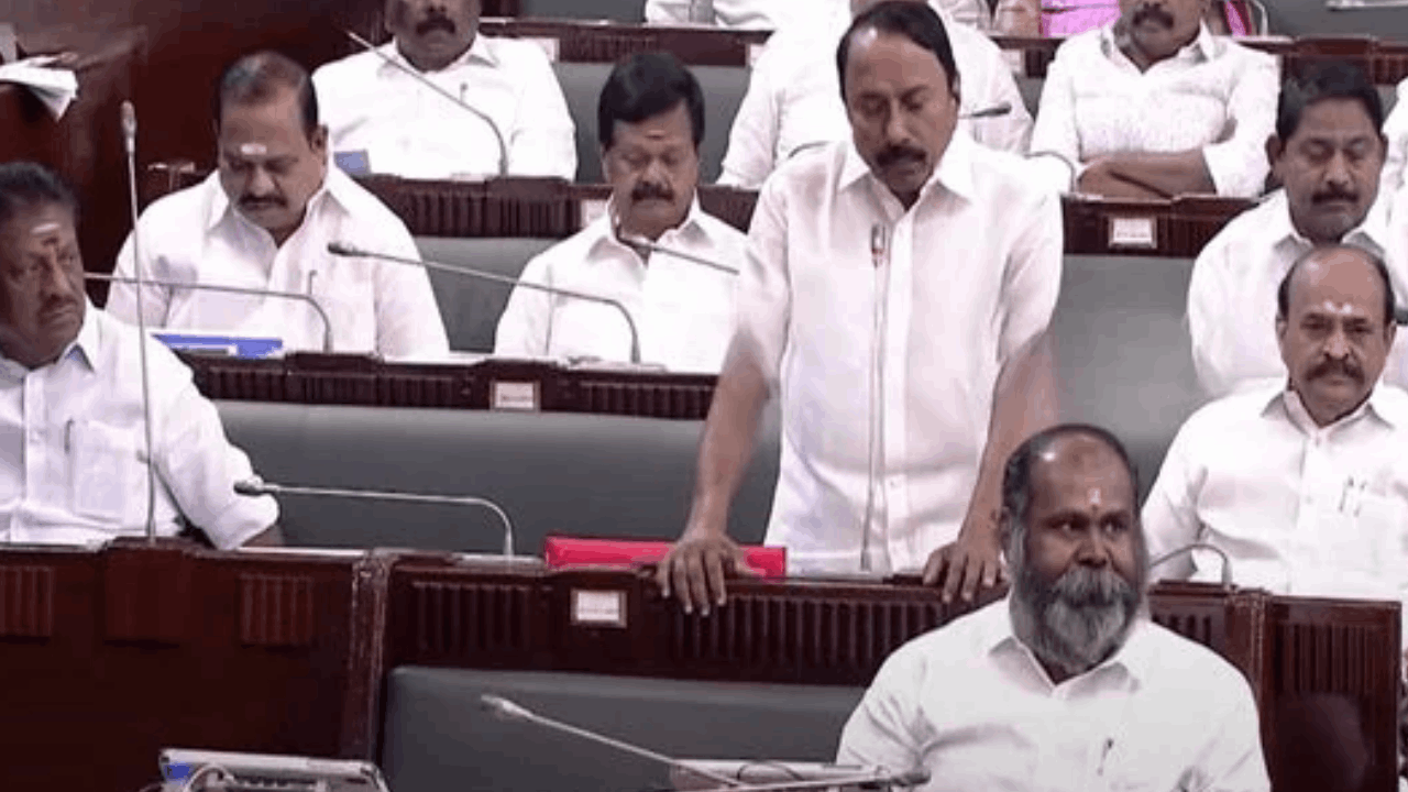 ஆசிரியர்களுக்கு நிதி வழங்காமல் தந்திரமாக செயல்படும் திமுக - செங்கோட்டையன் விமர்சனம் 