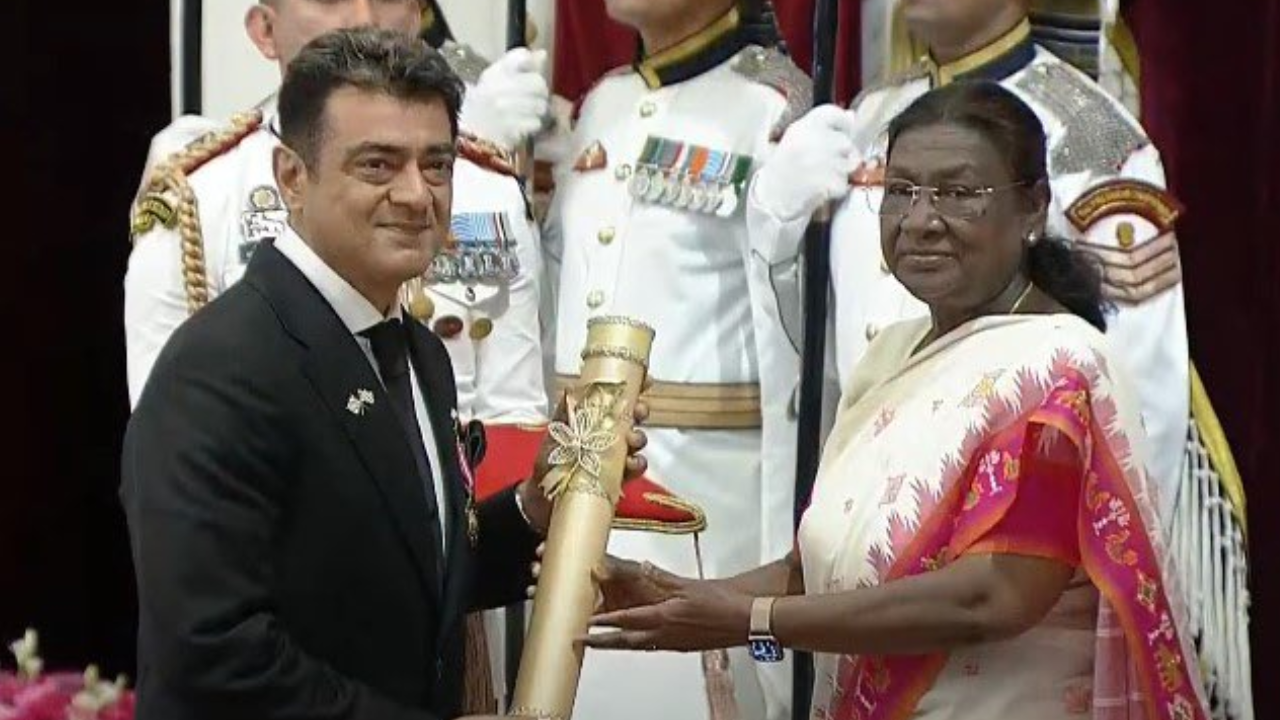  Padma Awards: பத்ம பூஷன் விருது பெற்றார் நடிகர் அஜித்குமார்.. இணையத்தில் வைரலாகும் வீடியோ!