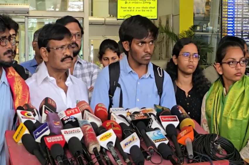 “தாக்குதலுக்கு பயந்து அவசரமாக வெளியேறினோம்” - பஞ்சாப்பில் இருந்து சென்னை திரும்பிய மாணவர்கள் பேட்டி “தாக்குதலுக்கு பயந்து அவசரமாக வெளியேறினோம்” - பஞ்சாப்பில் இருந்து சென்னை திரும்பிய மாணவர்கள் பேட்டி