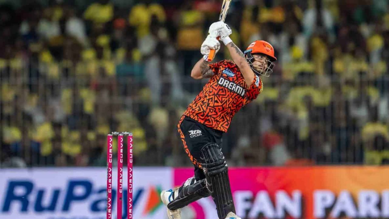 RCB vs SRH: பேட்டை சுழற்றிய பாக்கெட் டைனமோ.. ஆர்சிபி கனவில் விழுந்தது பாதி மண்!