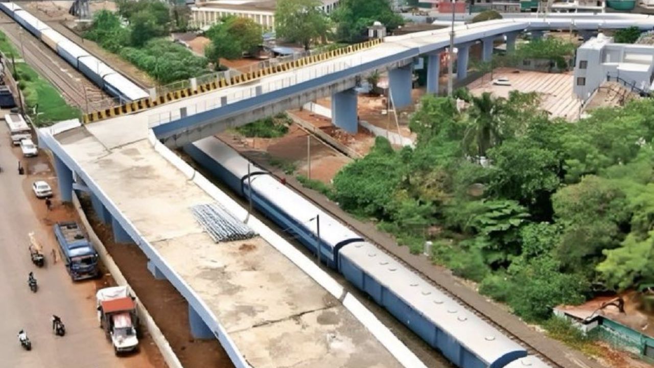 வண்டி எப்படி திரும்பும்? 90 டிகிரி வளைவில் மேம்பாலம்.. எதிர்கட்சிகள் கடும் விமர்சனம்