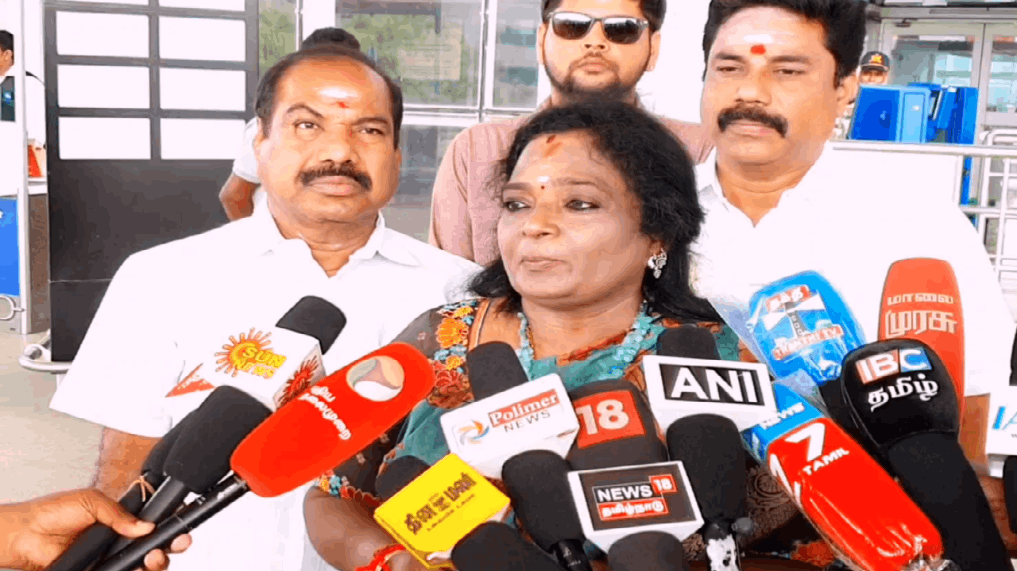   கொலை முதல் கிட்னி திருட்டு வரை .. எல்லா குற்றத்திலும் திமுகவிற்கு பங்கு: தமிழிசை பேட்டி!