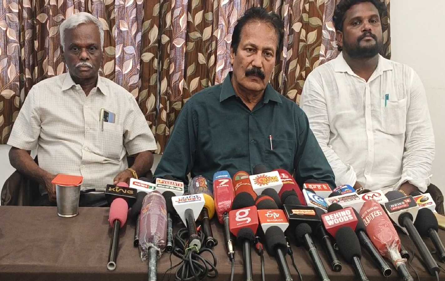  மறைந்த தலைவர்களைப் பலியாக்கக் கூடாது: எடப்பாடி பழனிசாமிக்கு டாக்டர் கிருஷ்ணசாமி கடும் எச்சரிக்கை!