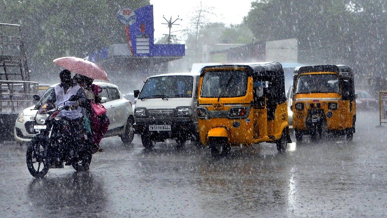 TN Weather: தமிழகத்தில் நாளை 4 மாவட்டங்களுக்கு கனமழை எச்சரிக்கை!