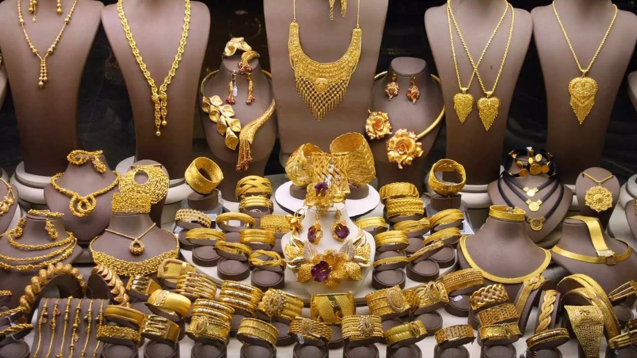 ஜெட் வேகத்தில் உயரும் தங்கம் விலை.. ஒரே நாளில் சவரனுக்கு ரூ.1,680 அதிகரிப்பு!