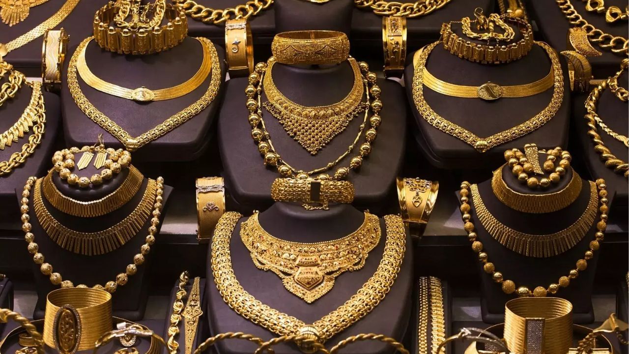 கணிசமாக குறைந்த தங்கம் விலை.. வெள்ளி விலையும் சரிவு!