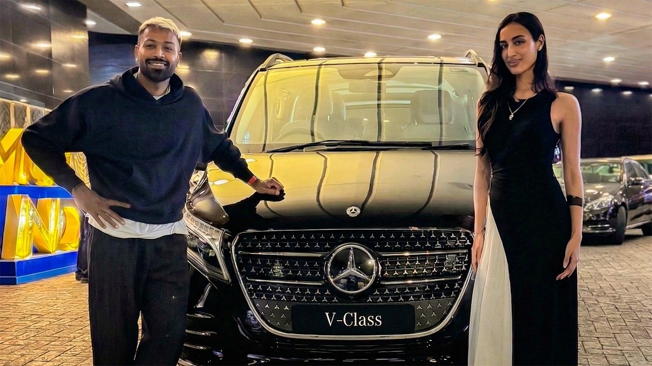 தோழிக்கு 1.7 கோடி மதிப்பிலான சொகுசு கார்: ஹர்திக் பாண்டியாவின் புதிய 'கிப்ட்'!