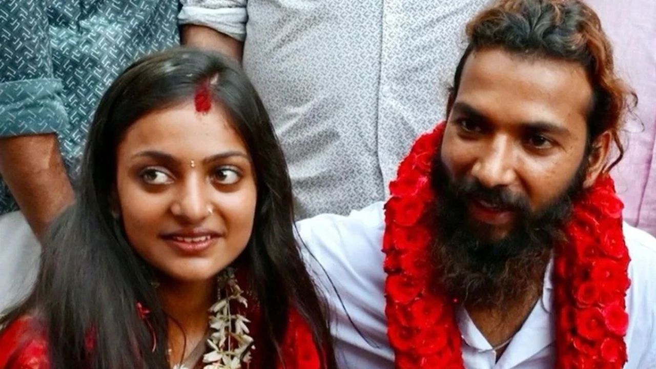 போலி சான்றிதழால் சிக்கிய கும்பமேளா பிரபலம்.. கணவர் மீது பாய்ந்த போக்சோ வழக்கு!