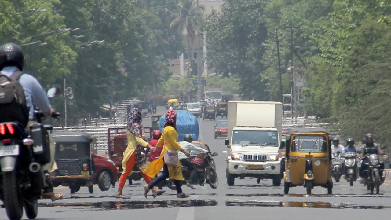 சென்னையில் கொளுத்தப் போகும் வெயில்: 100 டிகிரியைத் தாண்டும்.. வானிலை ஆய்வு மையம் எச்சரிக்கை!