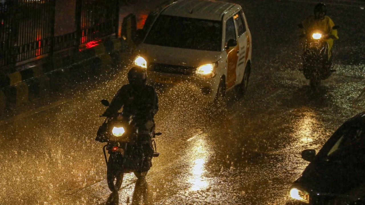 Rain Alert: தமிழகத்தில் நாளை 19 மாவட்டங்களுக்கு கனமழை எச்சரிக்கை!