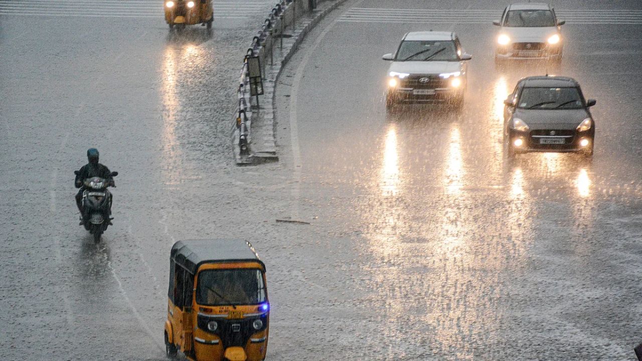 Rain Alert: தமிழகத்தில் நாளை 19 மாவட்டங்களுக்கு கனமழை எச்சரிக்கை!