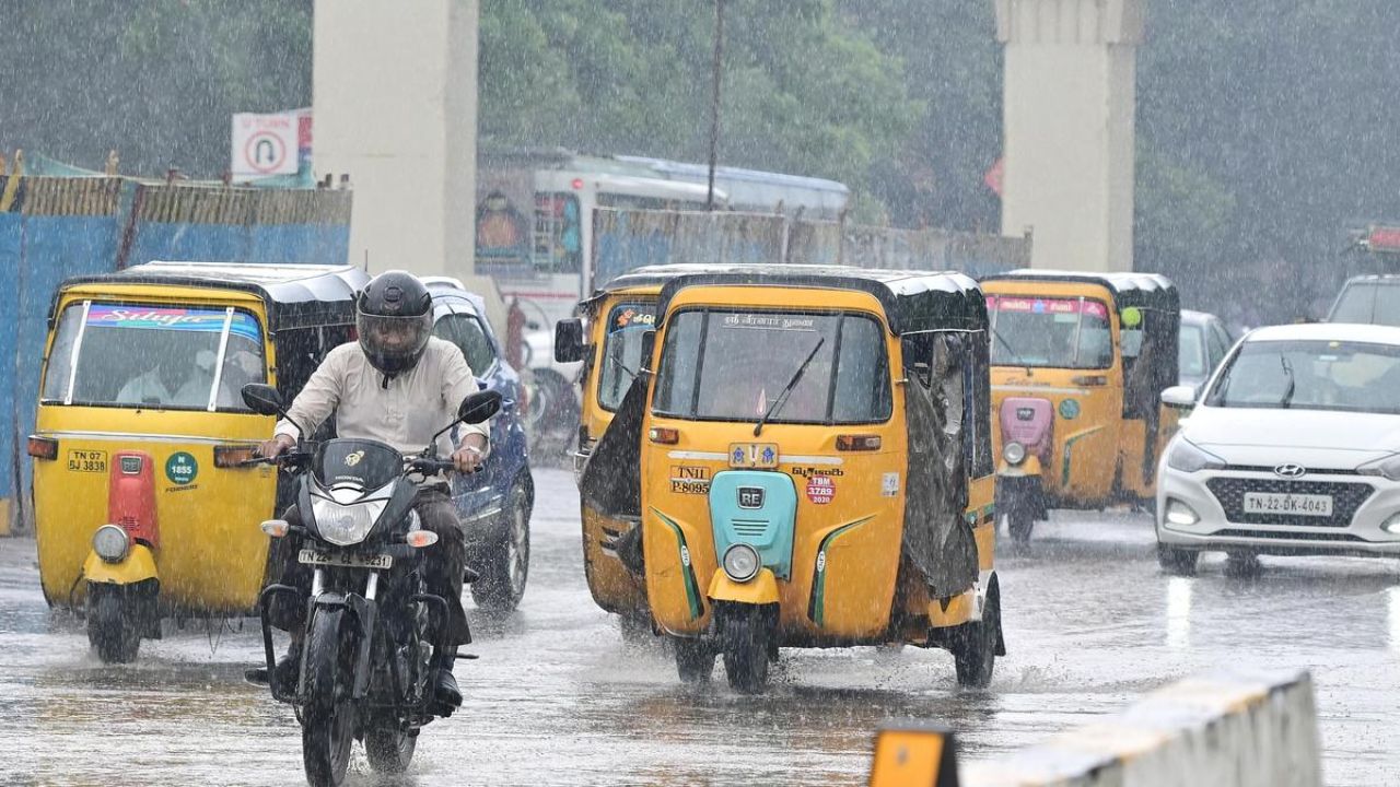 மக்களே குடை ரெடியா.. நாளை 14 மாவட்டங்களுக்கு கனமழை எச்சரிக்கை!