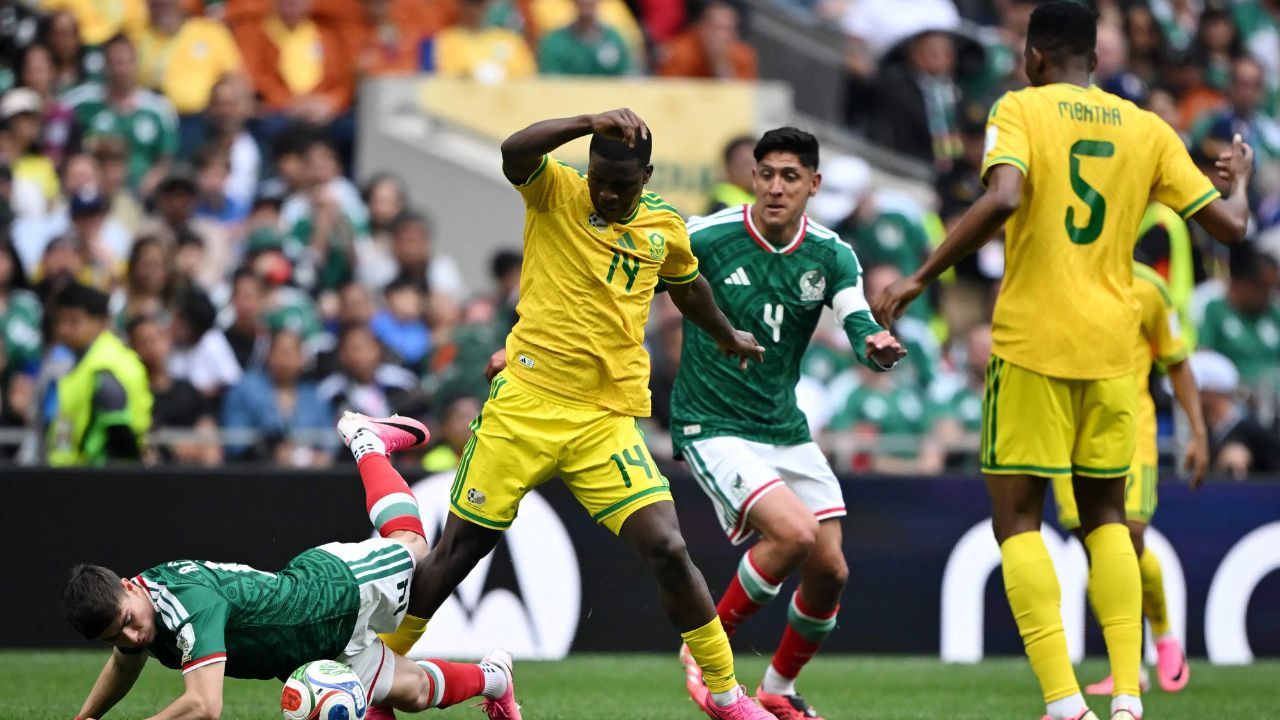 FIFA: தொடக்க ஆட்டத்தில் அசத்தல் வெற்றி: தென் ஆப்பிரிக்காவை வீழ்த்தியது மெக்ஸிகோ!