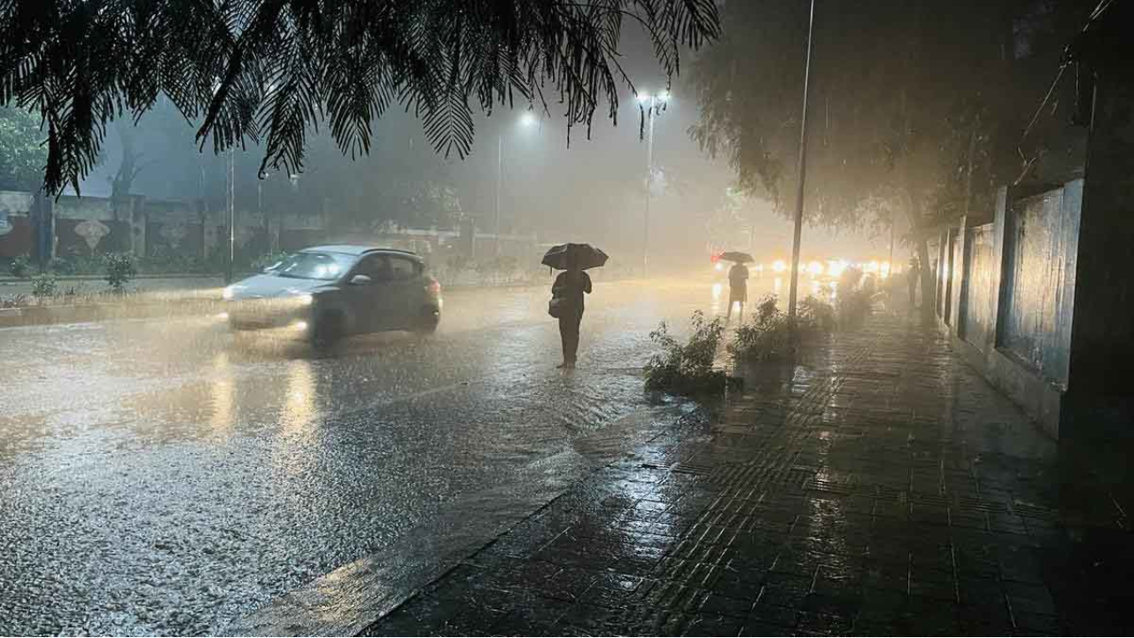 தமிழகத்தில் நாளை இடியுடன் கூடிய கனமழைக்கு வாய்ப்பு... வானிலை ஆய்வு மையம் எச்சரிக்கை ! 
