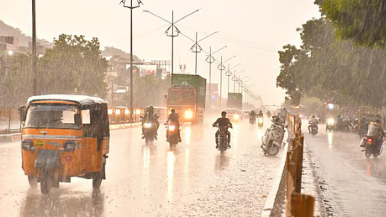 நாளை தமிழகத்தில் கனமழை... வானிலை ஆய்வு மையம் எச்சரிக்கை ! 