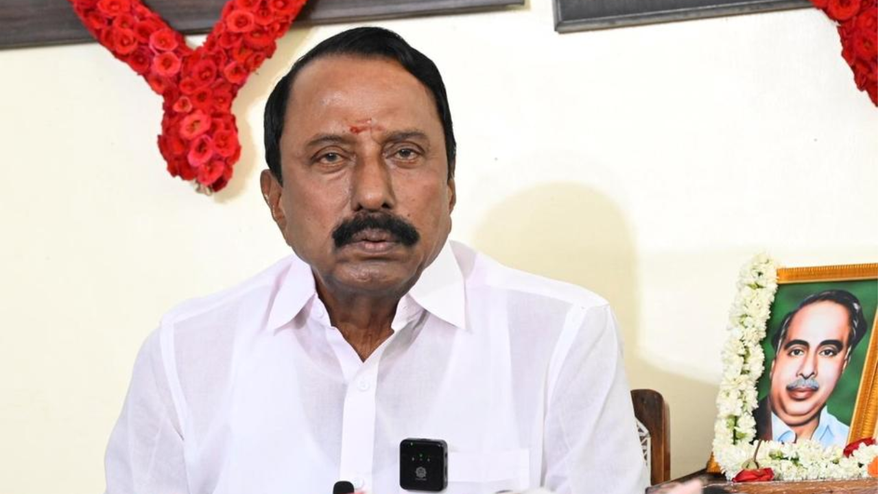 அரசுப் பள்ளி மாணவர்களுக்கு சாதியுடன் ஐடி கார்டு? செங்கோட்டையன் பேச்சு சர்ச்சை !