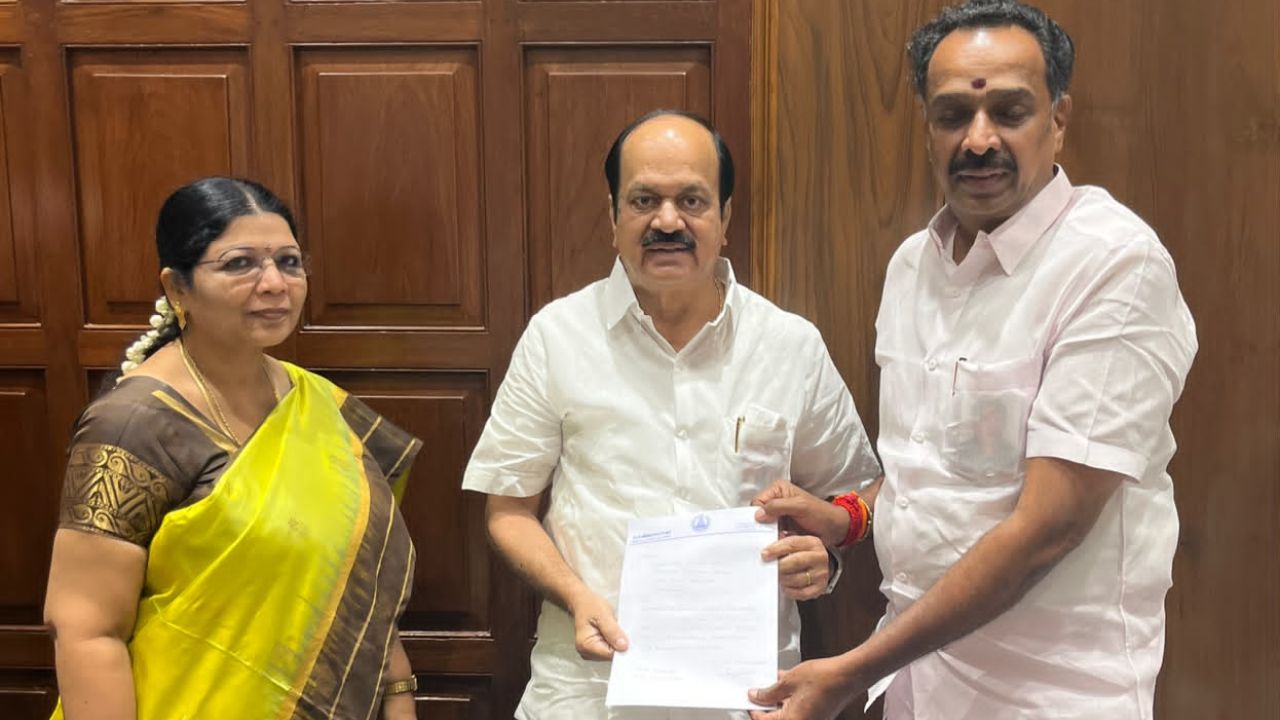 அதிமுகவுக்கு அடுத்த அதிர்ச்சி: எம்.எல்.ஏ பதவியை ராஜினாமா செய்தார் எம்.ஆர்.விஜயபாஸ்கர்!
