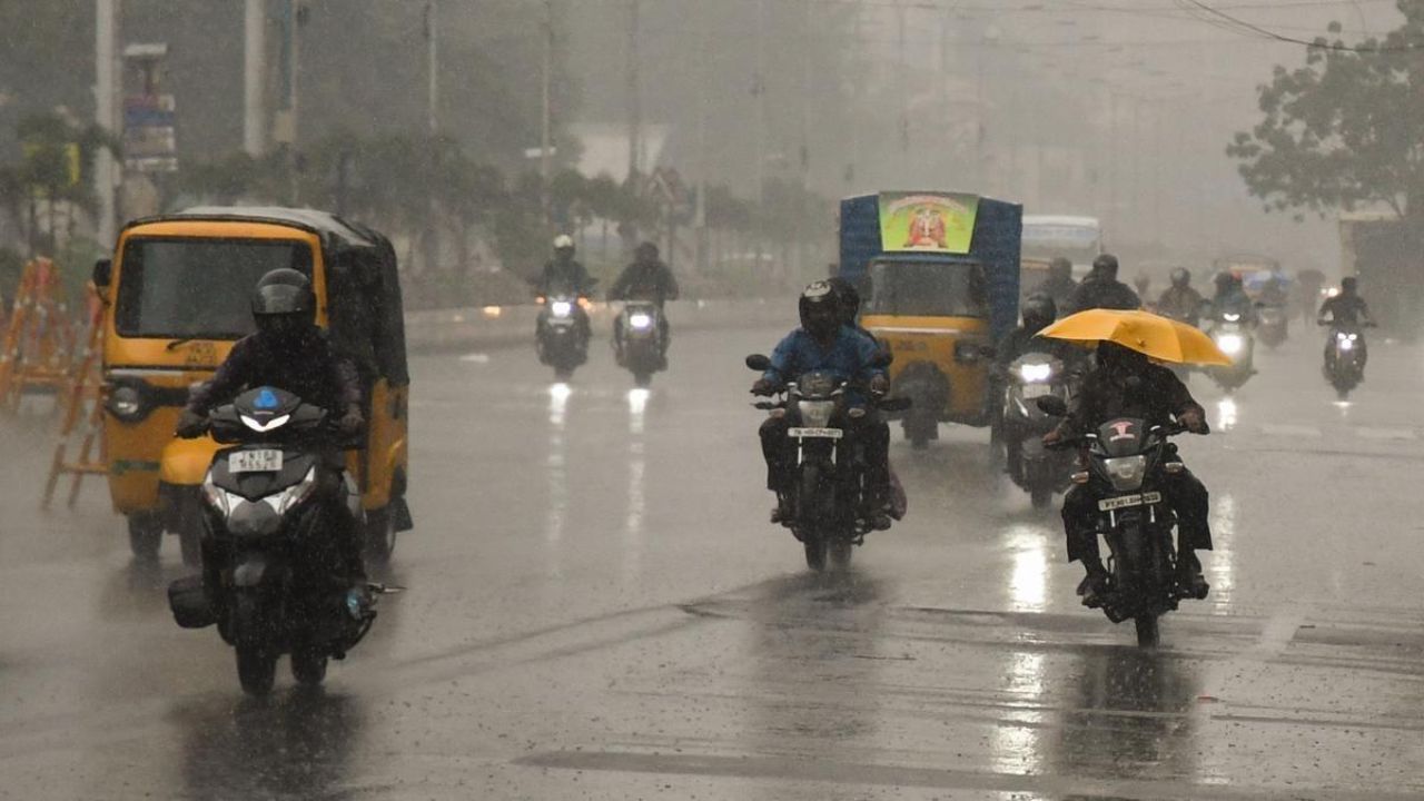 கொட்டி தீர்க்கப்போகும் கனமழை.. 3 மாவட்டங்களுக்கு எச்சரிக்கை!