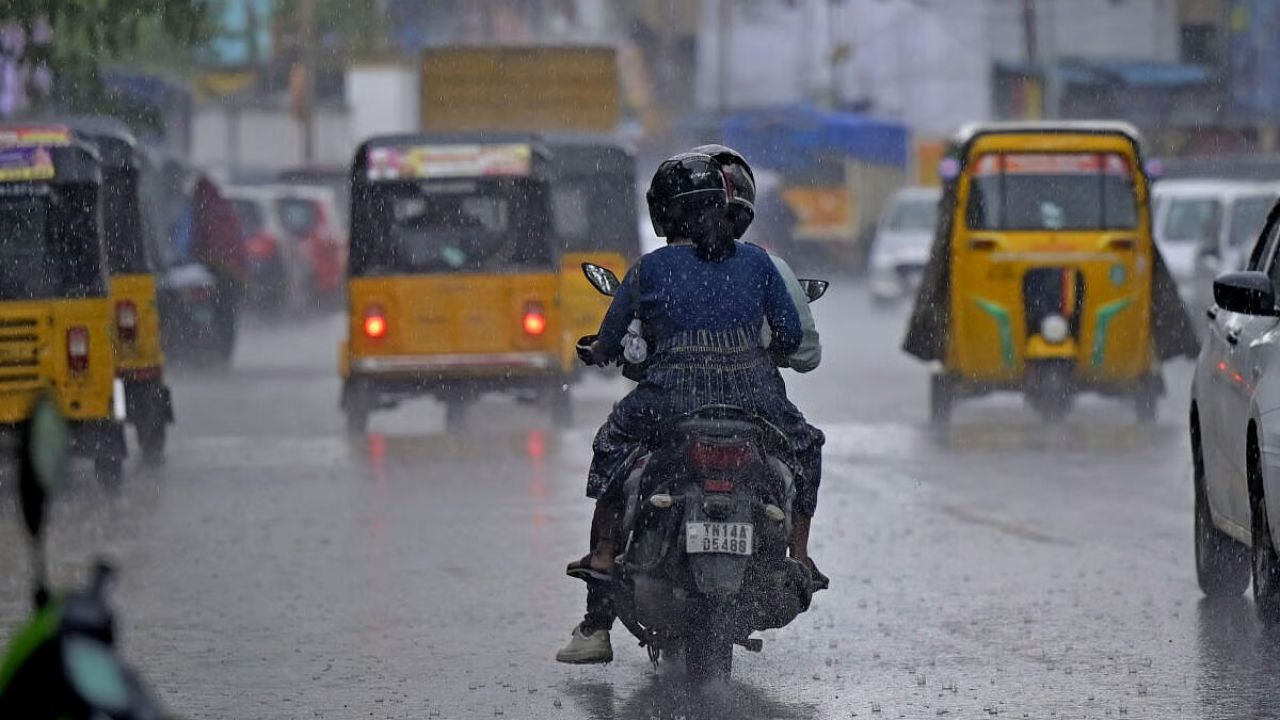 தமிழகத்தில் இன்று எங்கெல்லாம் மழைக்கு வாய்ப்பு.. வானிலை மையம் கொடுத்த அப்டேட்!