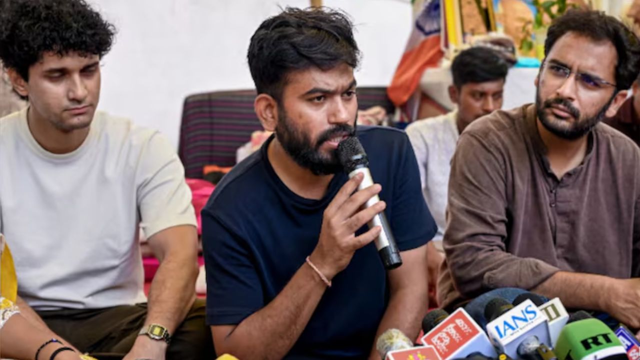 டைபாய்டு காய்ச்சலிலும் போராட்டம்.. 