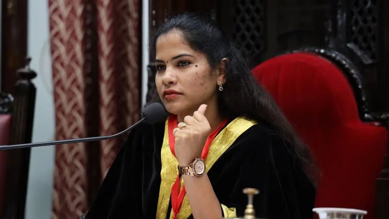 வாட்ஸ்ஆப் மூலம் தொடர் தொல்லை.. மேயர் பிரியா பரபரப்பு புகார்!