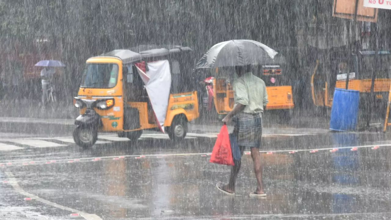 TN Weather: கனமழை எங்கெல்லாம் வெளுத்து வாங்கும்.. வானிலை மையம் கொடுத்த அப்டேட்!