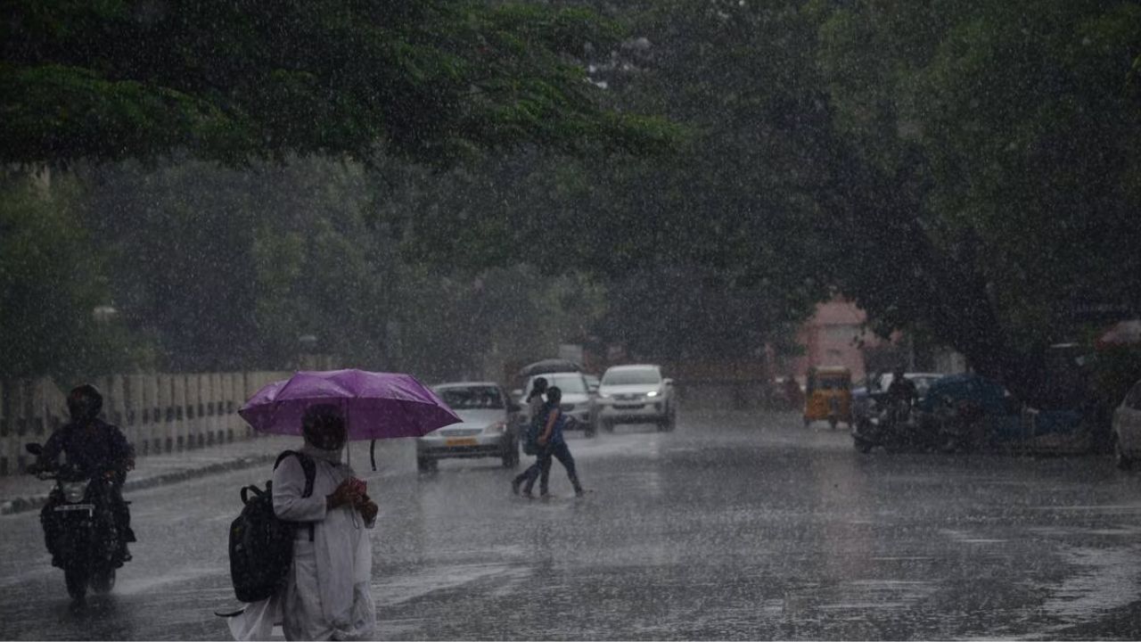TN Weather: எந்தெந்த மாவட்டங்களில் இன்று கனமழை வெளுத்து வாங்கும்.. வானிலை மையம் வார்னிங்!