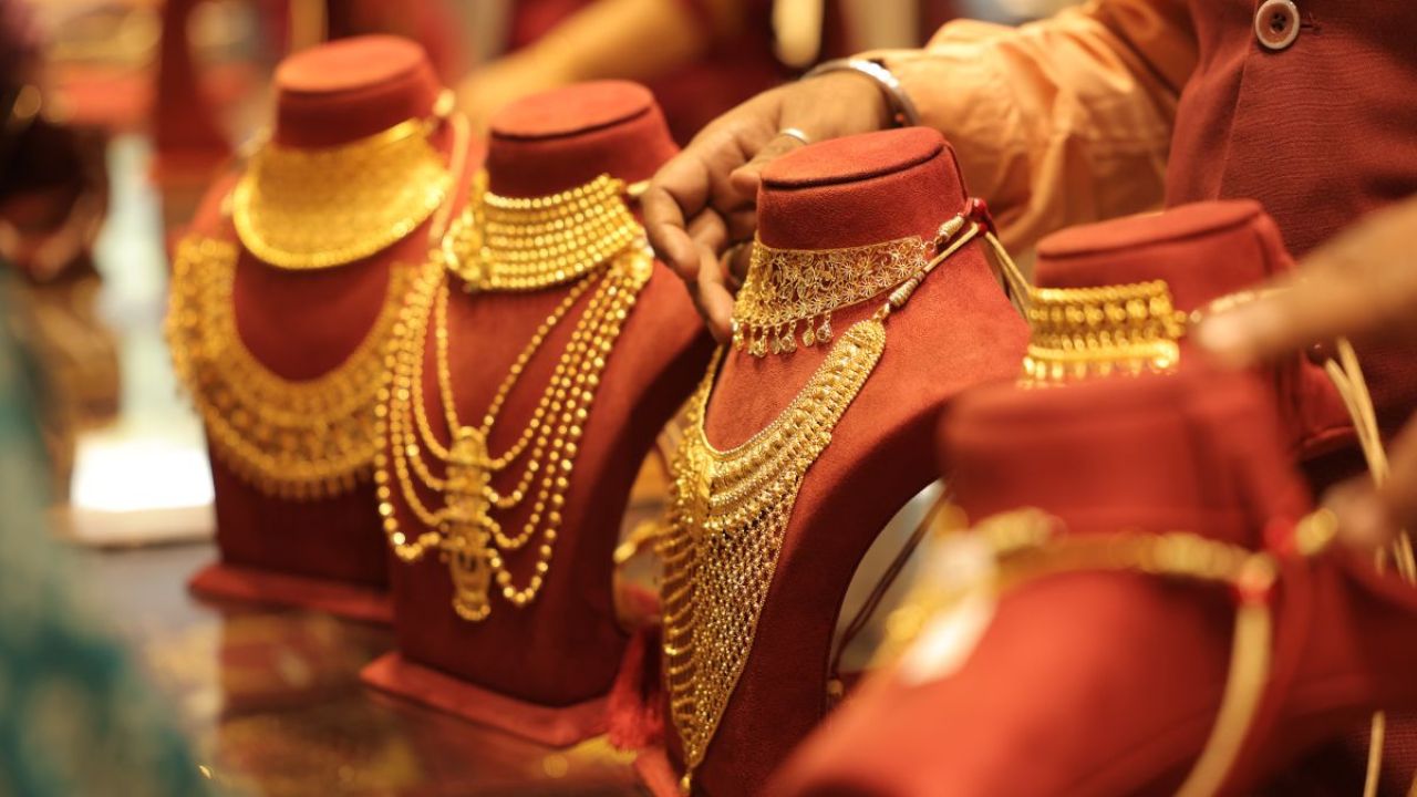 வார தொடக்கத்திலேயே இப்படியா? தங்கம் விலை கடும் உயர்வு!