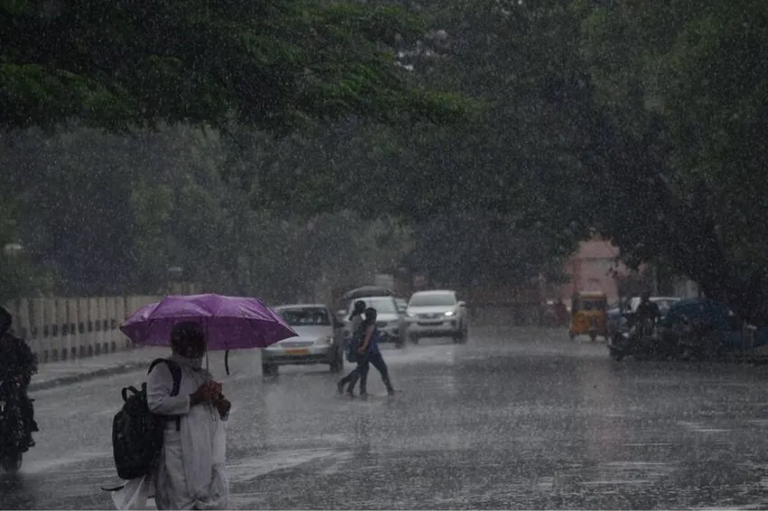TN Weather: 20 மாவட்டங்களில் மழை கொட்டி தீர்க்கும்.. வானிலை மையம் வார்னிங்!