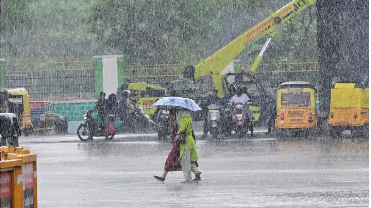 TN Weather: கொட்டி தீர்க்கப்போகும் கனமழை.. 9 மாவட்டங்களுக்கு எச்சரிக்கை!