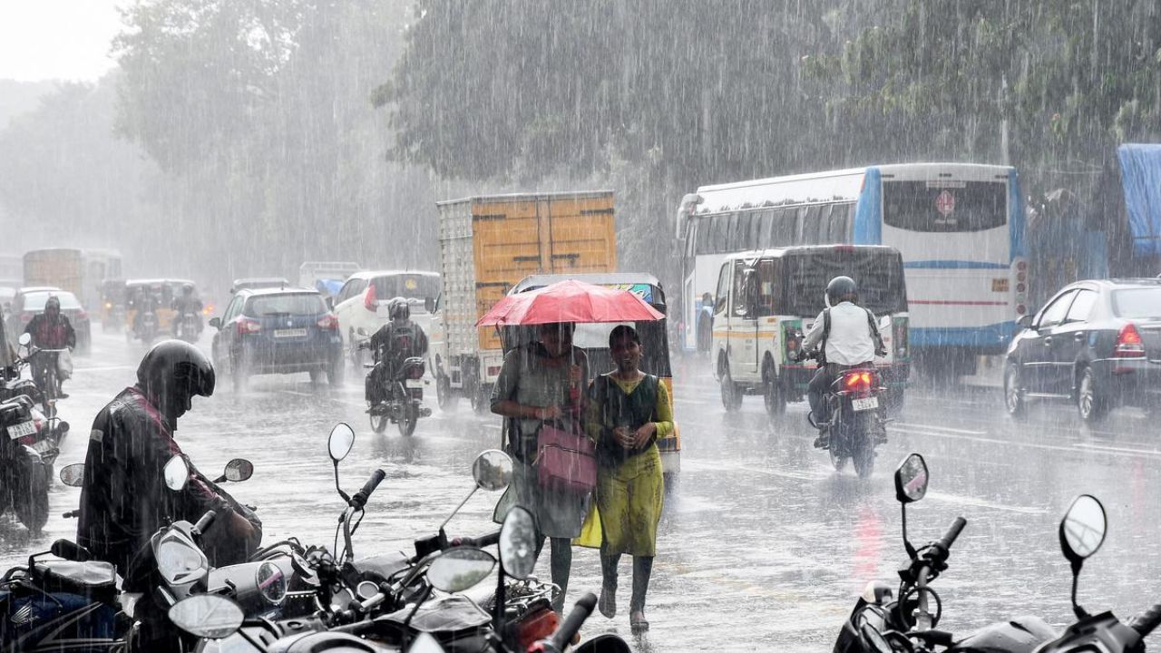 தமிழ்நாட்டில் 3 நாட்களுக்கு கனமழை வெளுக்கும்.. வானிலை மையம் எச்சரிக்கை! தமிழ்நாட்டில் 3 நாட்களுக்கு கனமழை வெளுக்கும்.. வானிலை மையம் எச்சரிக்கை!